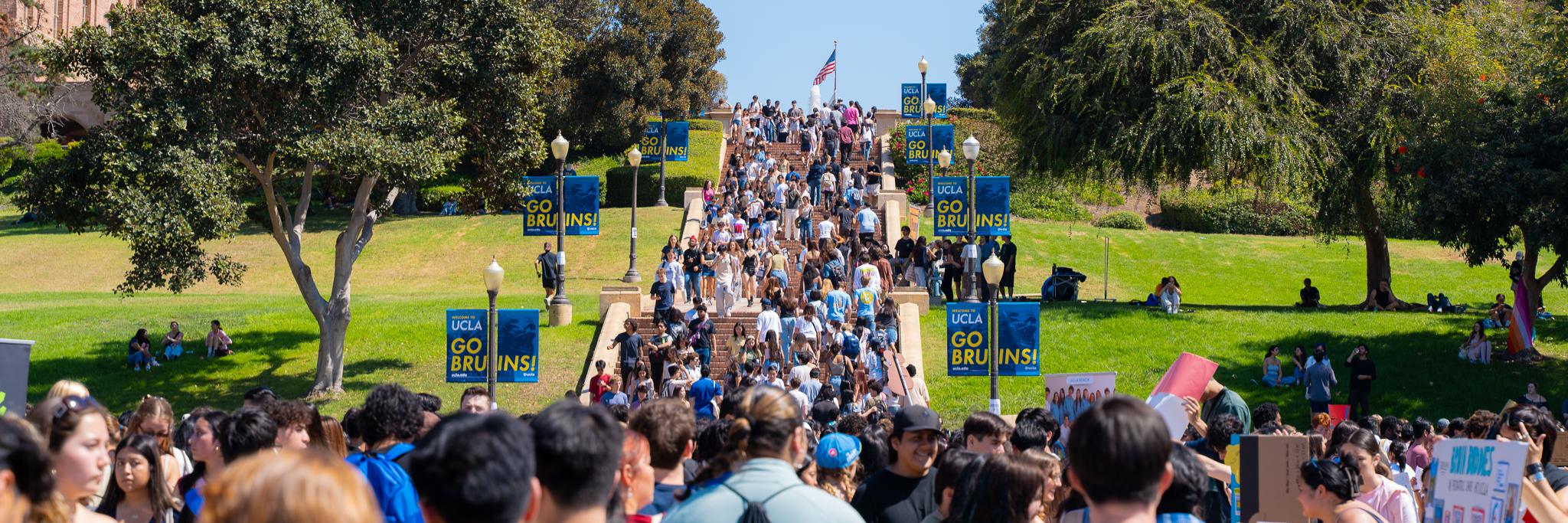 Hundreds of students walking at UCLA